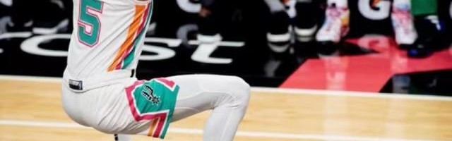 开云体育app-【现场】乌度卡给老东家送温暖 输球无碍赛后叙旧