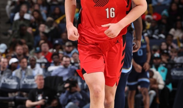 开云电子-亟需调整~杨瀚森开季13场比赛三分16投仅1中 今天三分2中0