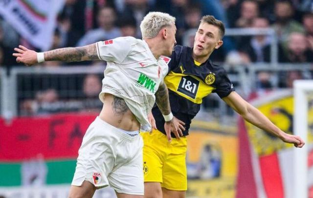 1730032211603097690.jpeg 3192416_1_articledetail_Augsburgs_Phillip_Tietz_l_und_Dortmunds_Nico_Schlotterbeck_im_Luftkampf..jpeg